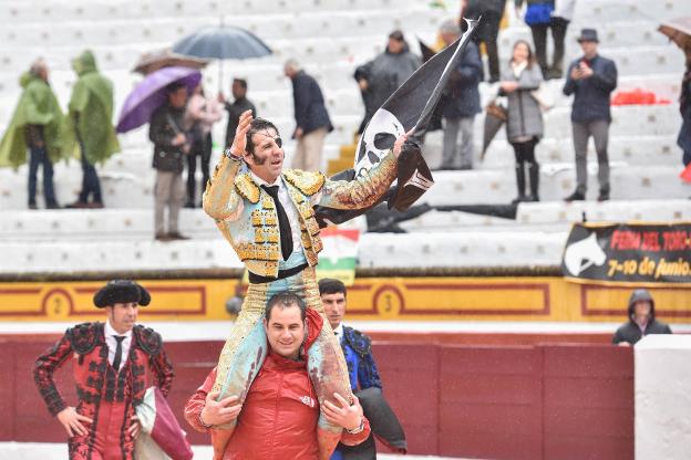 Premio a la entrega de Padilla sobre el barro