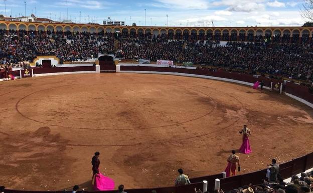 Corrida de toros de Enrique Ponce, Antonio Ferrera y Roca Rey en la matinal de este domingo