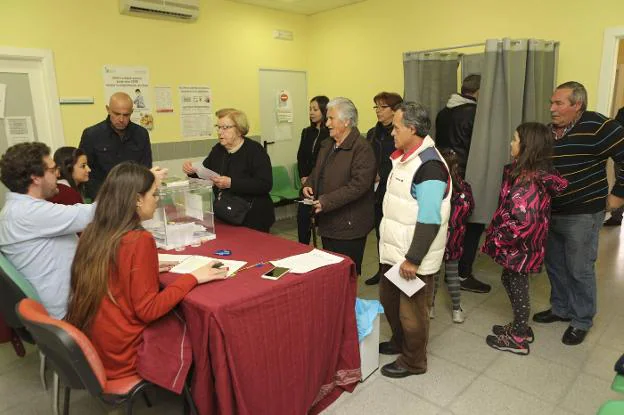 Los vecinos de Aldea del Cano cambian en referéndum el día de la romería