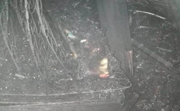 Un incendio daña la segunda planta de una vivienda en Llerena