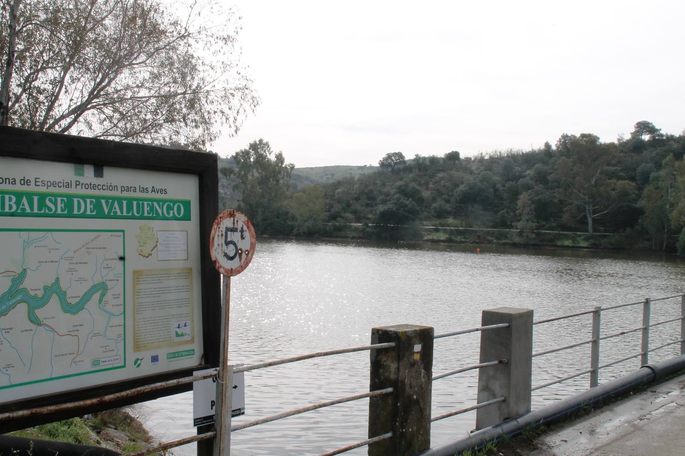 Las lluvias llenan el embalse de Valuengo