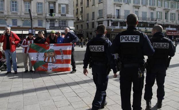 Carga policial contra los ultras del Marsella