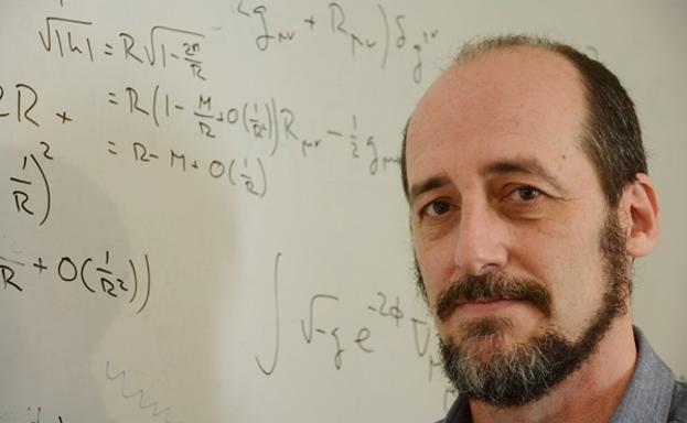 «Al profundizar en las teorías de Einstein tratamos también de superarlas»