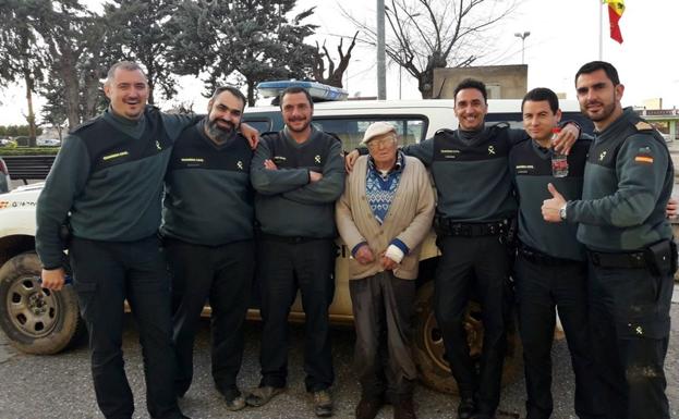 Hallan a un hombre de 93 años que se había perdido en el campo en Lobón