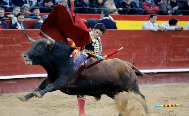 El extremeño José Garrido remonta con fibra una tarde perdida en el tedio