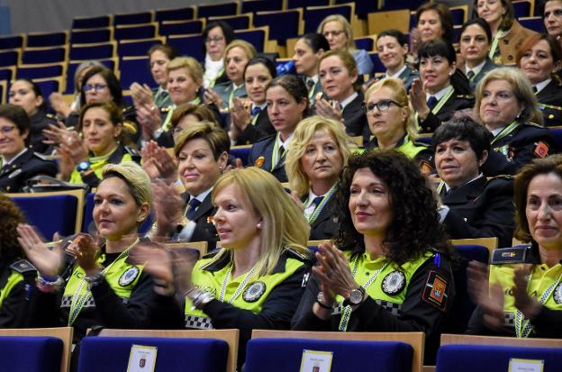 [PUNIQRANDLINE-(au-dating-names.txt) 40 Encuentros con mujeres badajoz capital [PUNIQRANDLINE-(au-dating-names.txt) 70