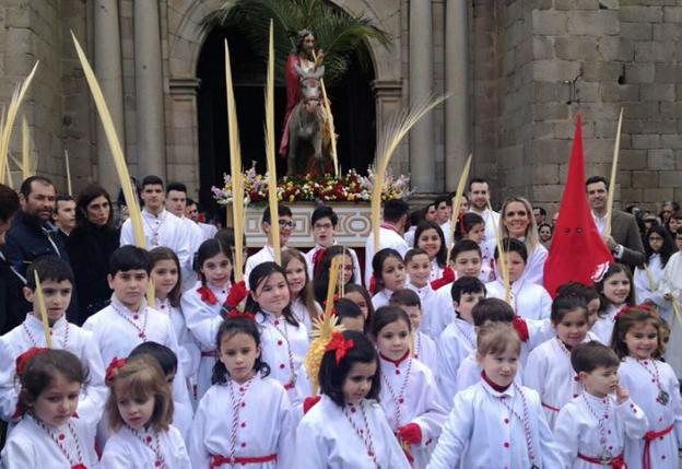 Suspense hasta el final en la procesión de 'La Borriquita' de Villanueva