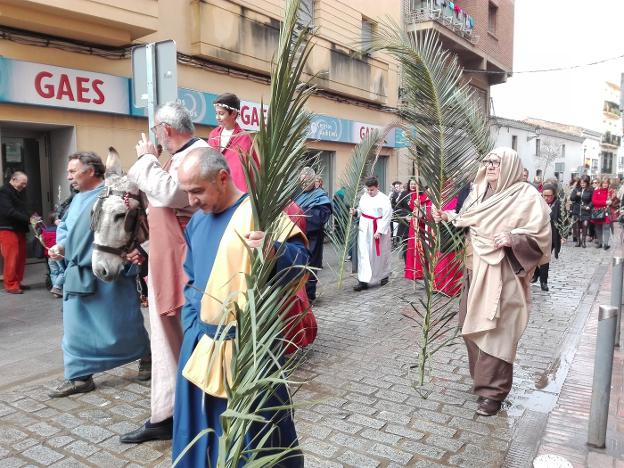 Las dos procesiones de Almendralejo desafiaron a la lluvia