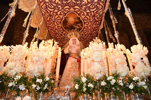 La Pasión cambia el sentido de su desfile procesional del Lunes Santo