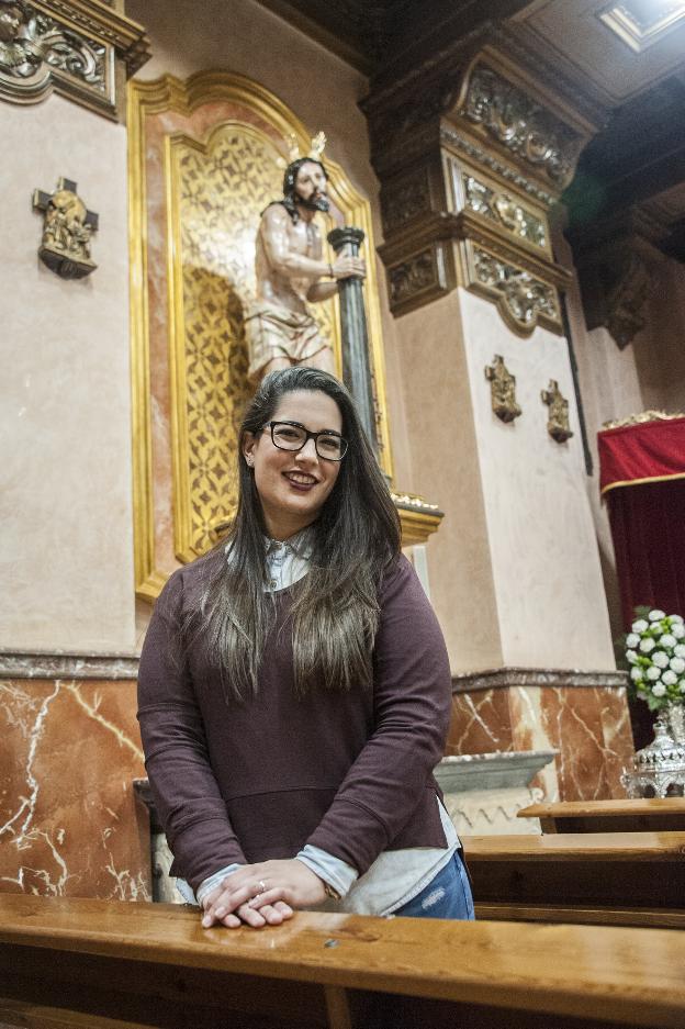 María del Mar Silva, la primera mujer que guiará a los costaleros