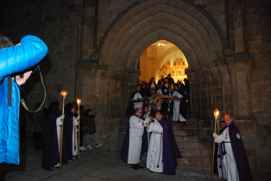 El Viacrucis de Trujillo reúne a numerosos devotos