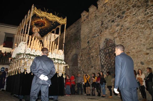 La Cofradía del Ecce Homo de Jerez escenifica la presentación de Jesús en el balcón de Pilatos