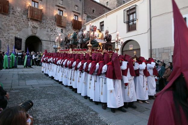 La procesiones recorrerán el centro de Plasencia casi sin descanso hasta el viernes al amanecer