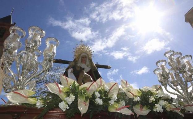 El recogimiento del Vía Crucis en Mérida da paso a la alegría y júbilo de Jesús Resucitado