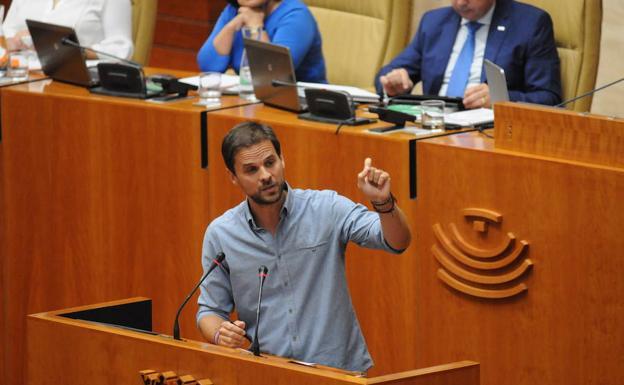 Podemos dice que el paro es «sangrante» en Extremadura y que sólo baja a veces por el turismo