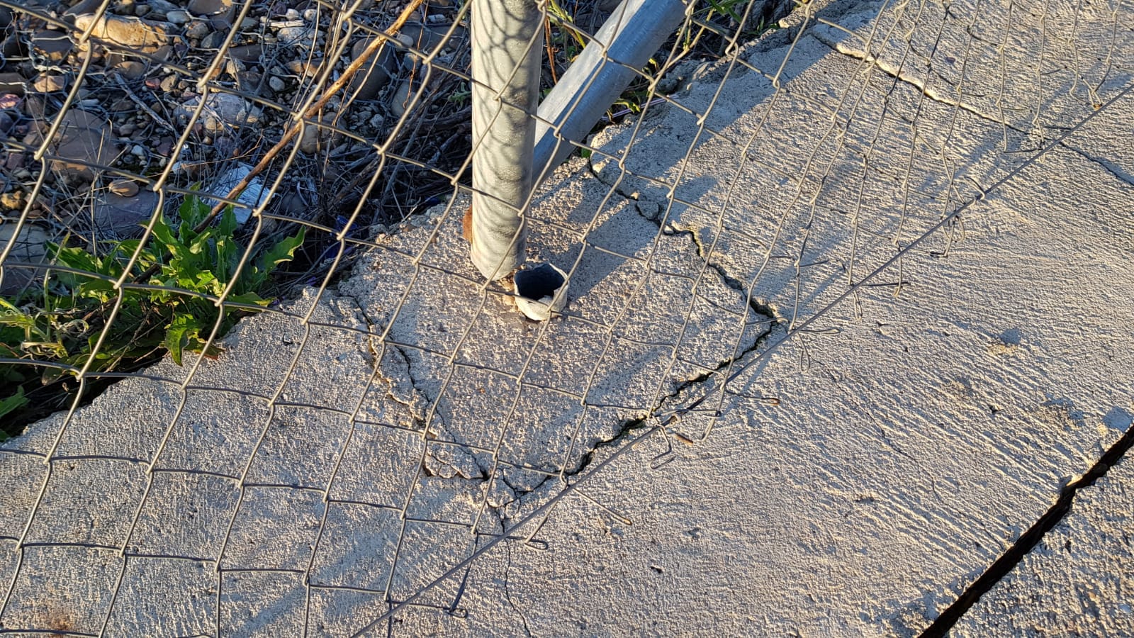 Estado de la pista deportiva del Cerro Gordo en Badajoz