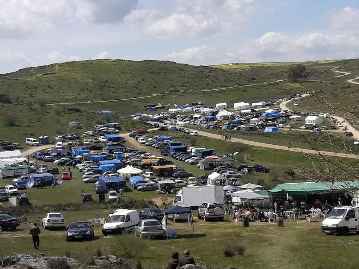Ambientazo en los alrededores de la ermita de Piedraescrita