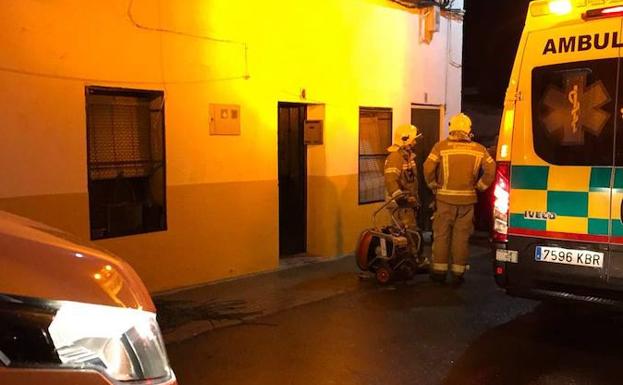 En estado crítico un joven de 24 años y tres heridos leves en un incendio en Riolobos