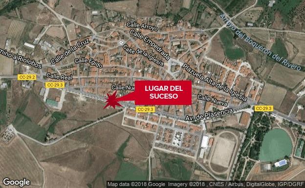 Trasladan al hospital de Plasencia a un trabajador tras caerse de una escalera en Riolobos