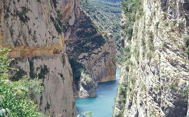 Rescatado un escalador cacereño tras caer diez metros en el desfiladero de Monrrebey
