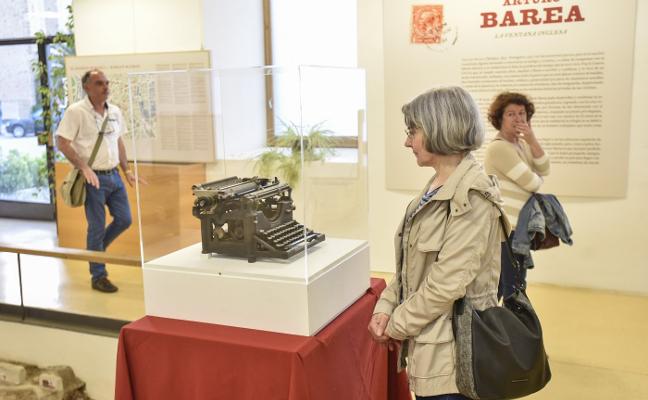 La máquina de escribir del escritor pacense. :: José Vicente Arnelas/