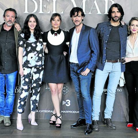 El elenco de la serie está encabezado por Michelle Jenner, Aitor Luna y Josep María Pou, entre otros. :: Atresmedia/