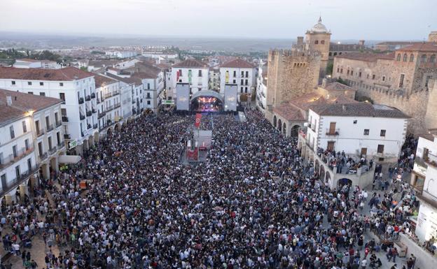 Womad pide ayudar a los refugiados y protesta por posturas machistas