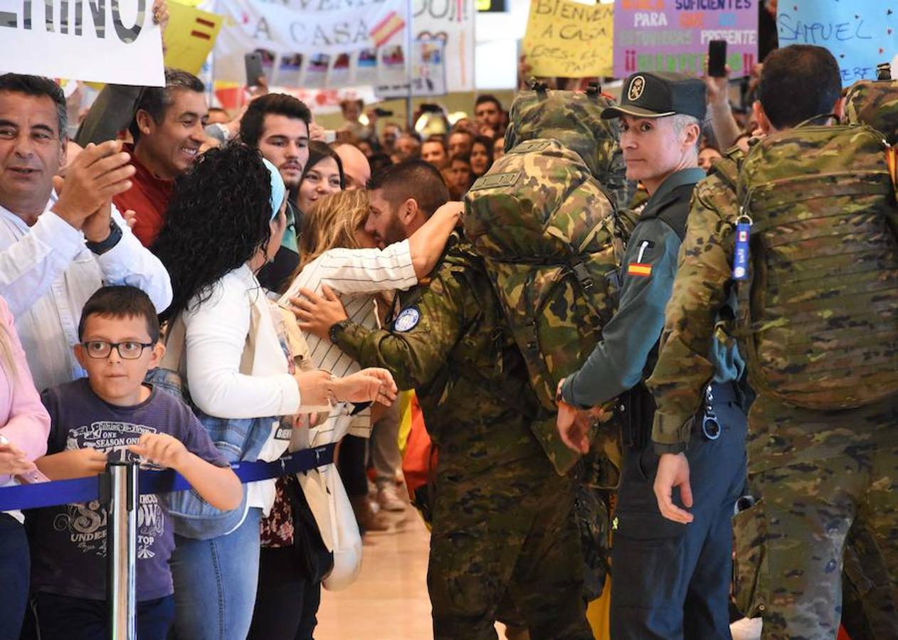 La llegada de las tropas al aeropuerto de Badajoz, en imágenes