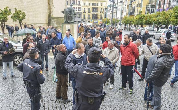 Los trabajadores de FCC Badajoz preparan una huelga indefinida