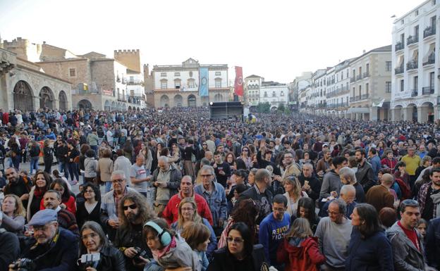 El festival Womad dejó 49.000 kilos de basura en Cáceres