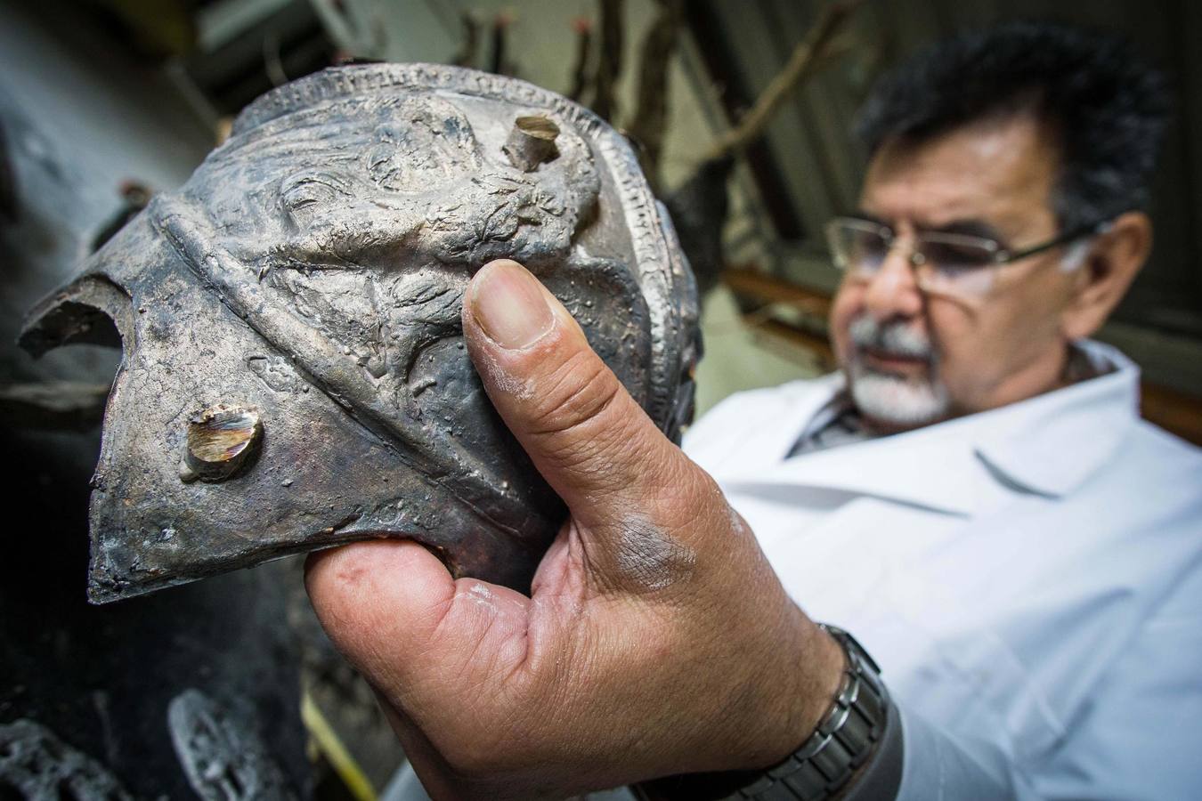 Reproducen el casco de un gladiador de Pompeya