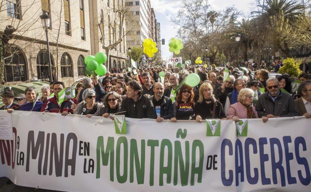 El apoyo de la mina de litio de Cáceres solo es mayoritario entre los votantes del PP