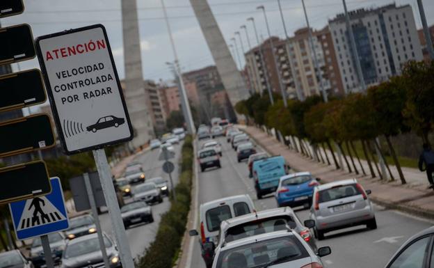 Ocho meses sin carné para un conductor que cruzó el puente Real de Badajoz a 114 km/h