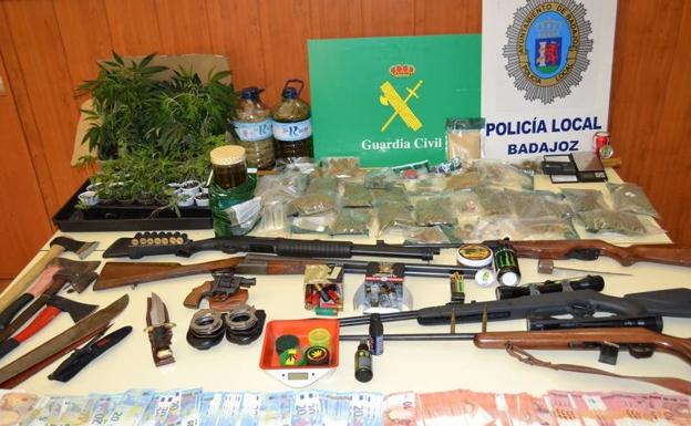 Detienen a siete personas en Badajoz, donde han desmantelado cinco puntos de cultivo y venta de marihuana