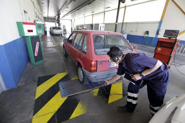 La Junta instalará una ITV móvil en Capellanías para acabar con los retrasos