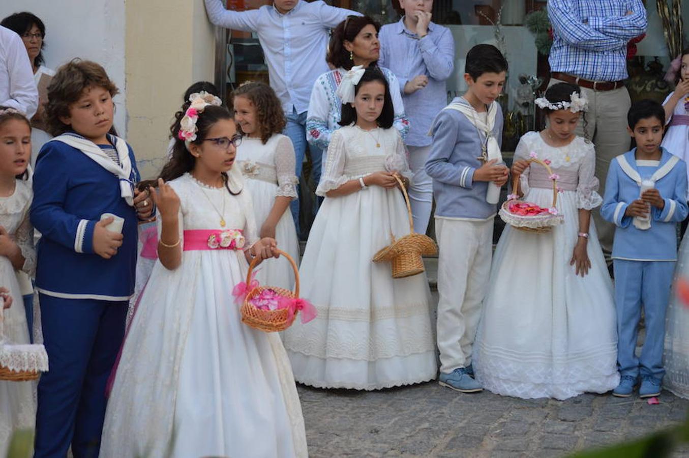 Concurrida procesión del Corpus Christi en Campanario
