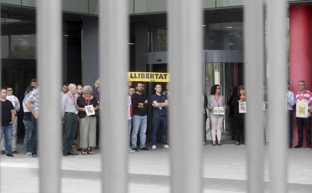 Detenidos dos altos cargos de la Generalitat por su relación con el censo del referéndum