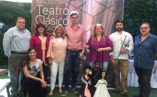 Mujeres de la historia, talleres, cine y trajes de película llenan el programa off del Clásico