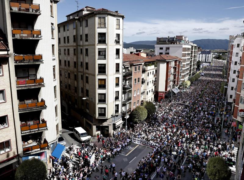 Miles de personas protestan en Pamplona contra la sentencia impuesta a los ocho jóvenes por la agresión de Alsasua