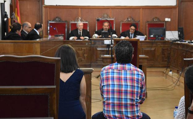 El fiscal pide 8 años de prisión para el acusado de quedarse bienes de su tía