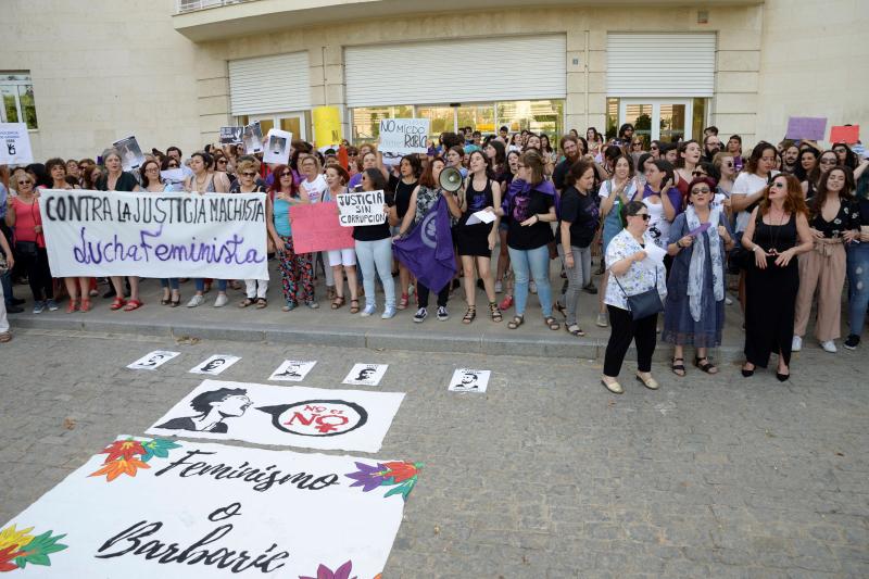 Multitudinarias manifestaciones contra la puesta en libertad de 'La Manada'