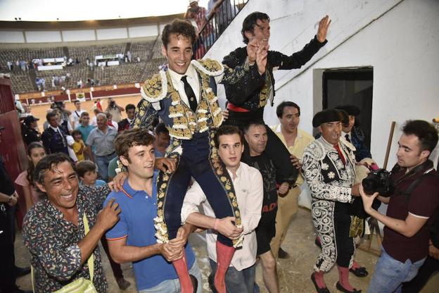 La entrega de Lancho y los destellos de Posada abren la puerta grande de Badajoz