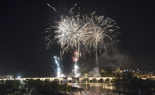 Las mejores imágenes de los fuegos artificiales de la Feria de Badajoz
