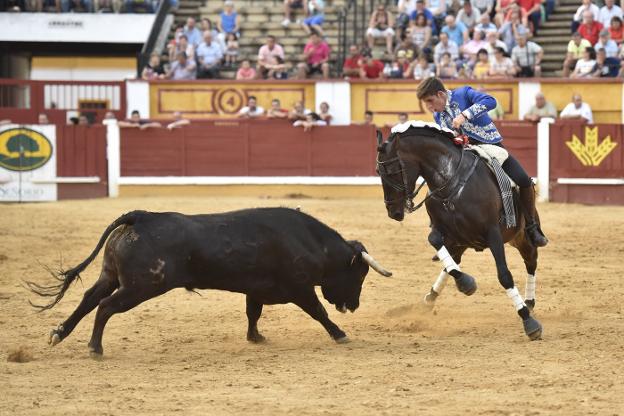 Los Hermoso de Mendoza salen a hombros en una tarde en familia en Badajoz