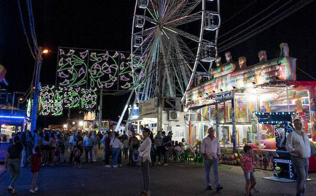 Una niña de tres años herida leve al caerse en la zona de atracciones del recinto ferial de Badajoz
