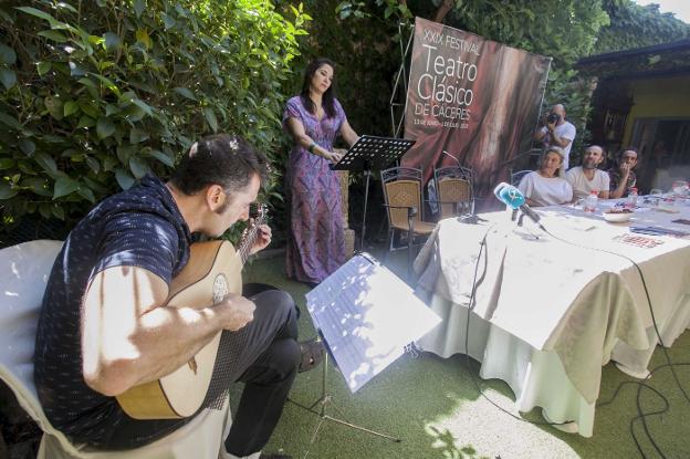 Teatro del Temple pone en escena 'El criticón', con guiños a Buñuel