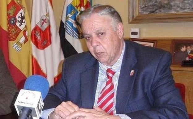 Los exlegionarios llevan a Ropero ante la Fiscalía por la memoria histórica