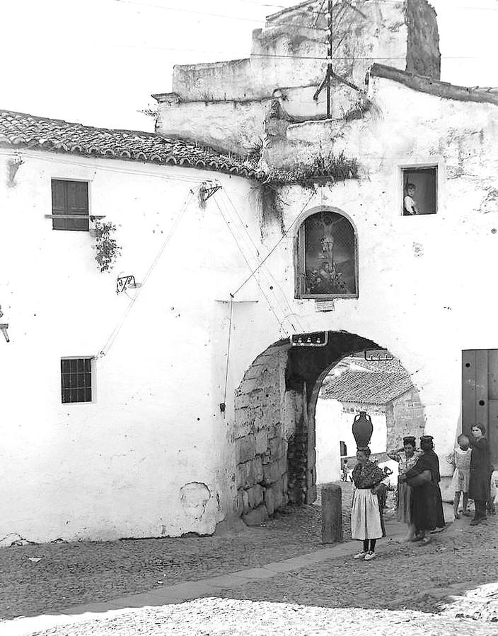 Wunderlich en Extremadura y el 'niño fantasma' del Arco del Cristo