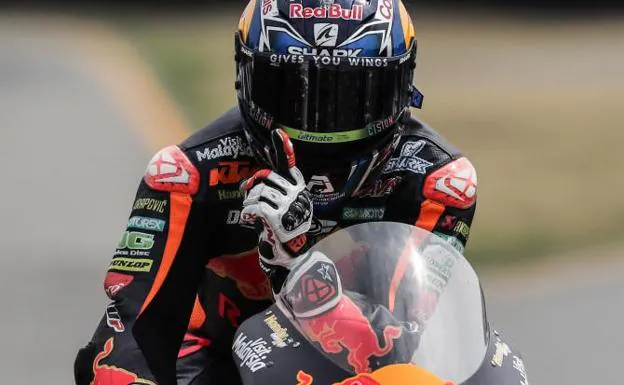 Oliveira convierte Moto2 en un cara a cara con Bagnaia