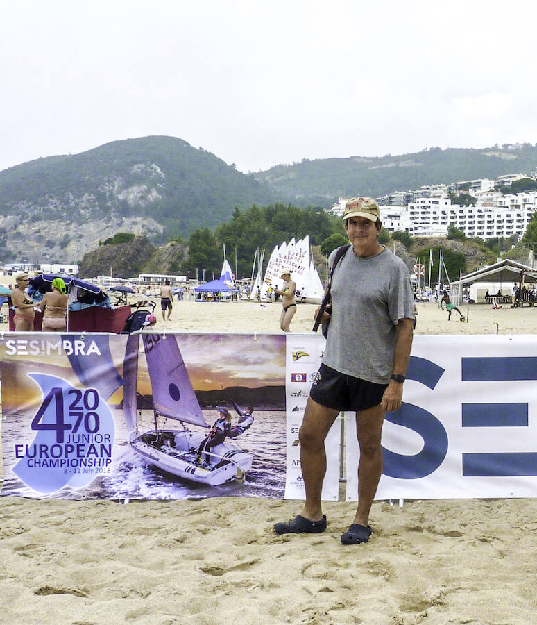'Tú al pueblo, yo a la playa': Un intrépido veraneante más allá de la frontera